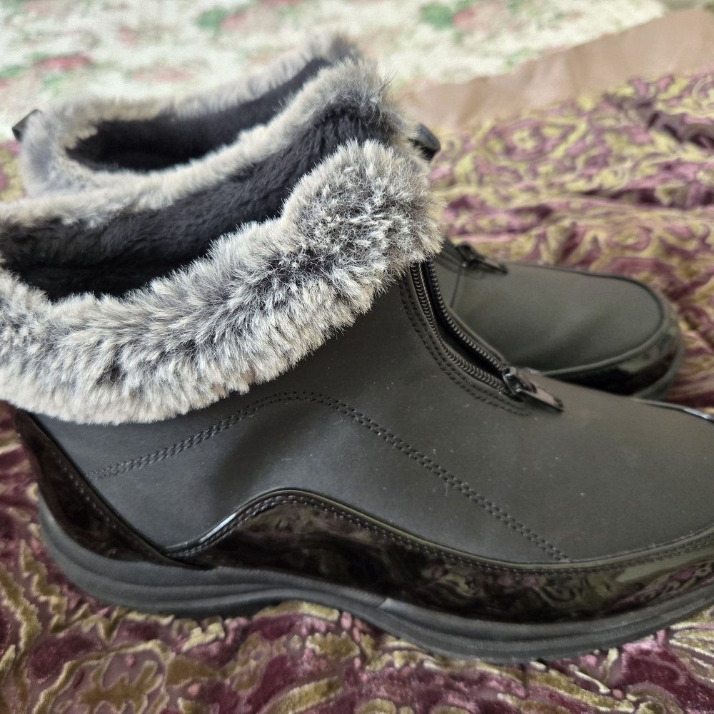 Black and Gray Winter Boots with Fur Lining and Waterproof Material